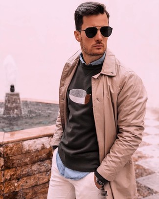 Какие свитшоты носить с бежевым плащом мужчине