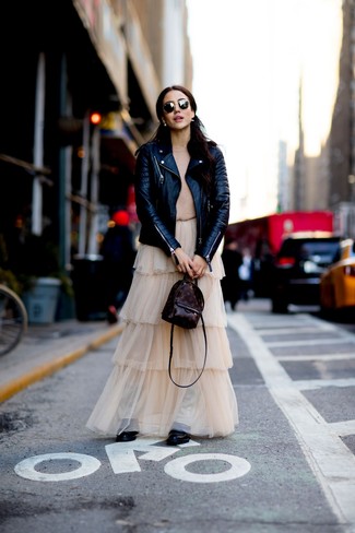 С чем носить бежевую юбку из фатина