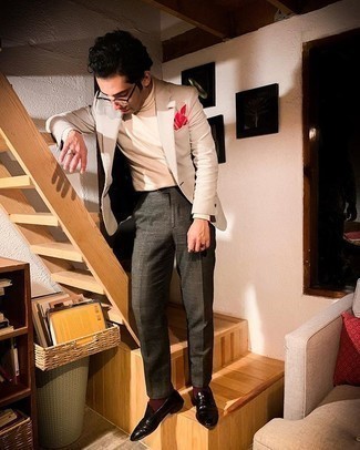 Как носить бежевую водолазку с бежевым пиджаком мужчине