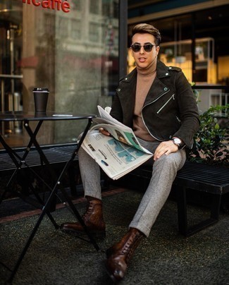 Какие косухи носить с бежевой водолазкой мужчине