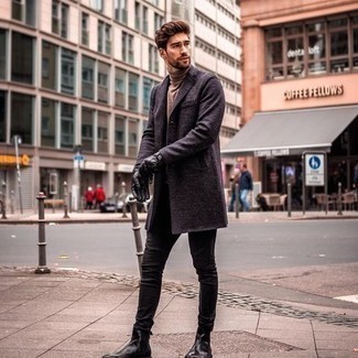 Как носить бежевую водолазку с черными джинсами мужчине