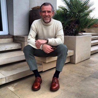 Какие туфли дерби носить с бежевой водолазкой