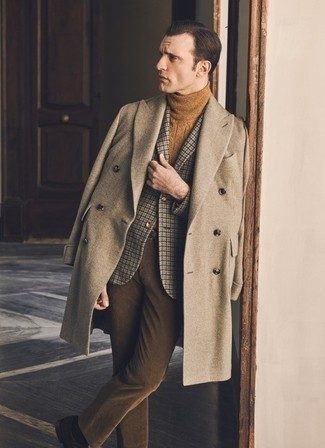 Какие туфли дерби носить с бежевой водолазкой