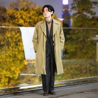 Какие лоферы носить с бежевой водолазкой мужчине