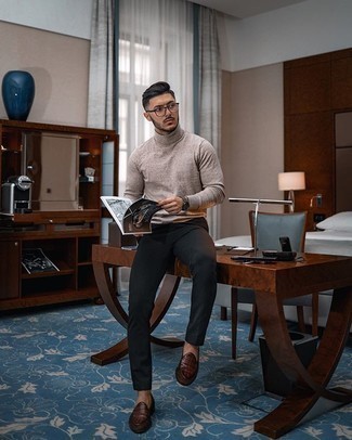 Какие лоферы носить с бежевой водолазкой мужчине