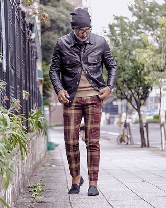 Какие лоферы носить с бежевой водолазкой мужчине