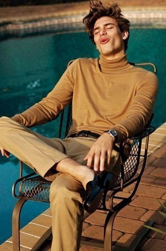 Какие лоферы носить с бежевой водолазкой мужчине