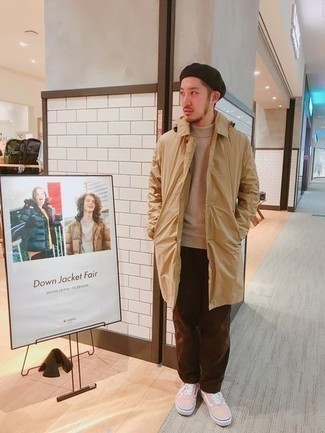 Какие дождевики носить с бежевой водолазкой мужчине