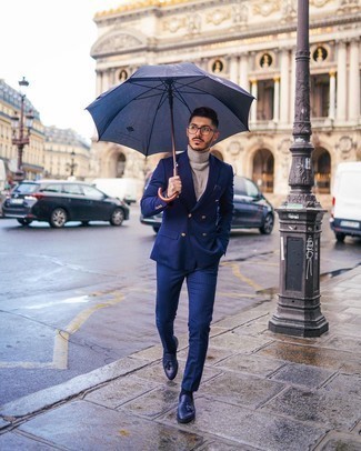 Какие лоферы с кисточками носить с бежевой водолазкой