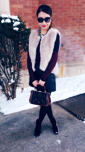 Какие ботильоны носить с бежевой безрукавкой