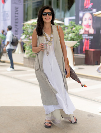 С чем носить бежевую безрукавку женщине