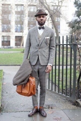 Какие длинные пальто носить с бежевым жилетом