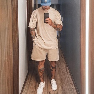 С чем носить бежевые часы мужчине