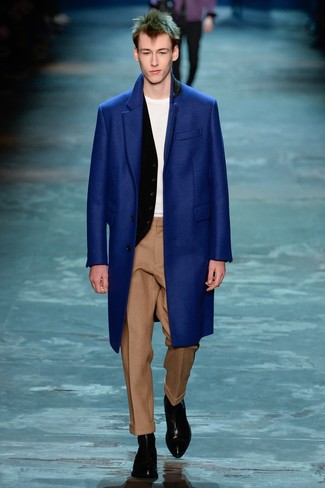 С чем носить бежевые шерстяные классические брюки мужчине