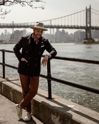 С чем носить бежевую шерстяную шляпу мужчине