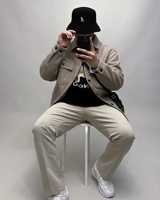 С чем носить бежевую шерстяную куртку мужчине