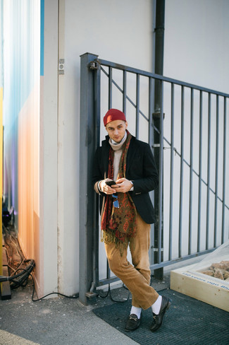 С чем носить бежевую шерстяную водолазку мужчине