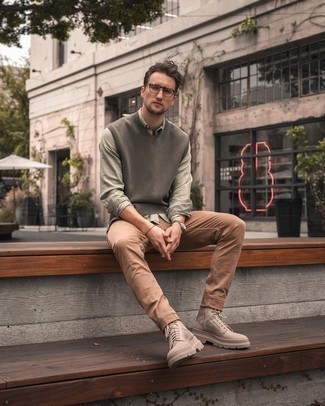 Какие брюки чинос носить с бежевыми рабочими ботинками