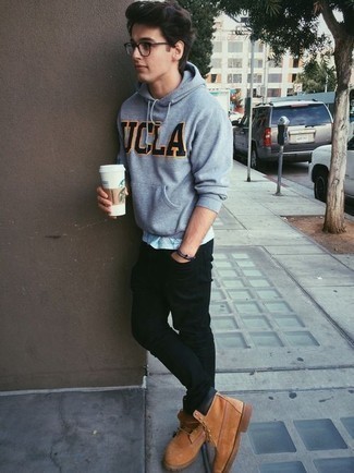 Какие джинсы носить с бежевыми рабочими ботинками мужчине