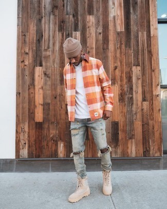 Какие джинсы носить с бежевыми рабочими ботинками мужчине