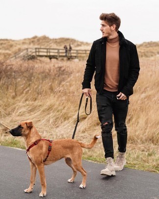 Какие водолазки носить с бежевыми рабочими ботинками мужчине