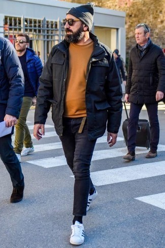 С чем носить бежевый кожаный плетеный ремень мужчине