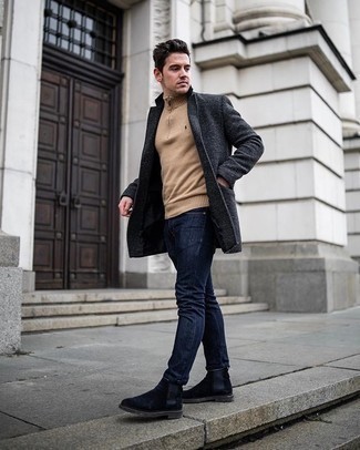 С чем носить бежевый свитер с воротником на молнии мужчине