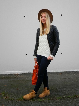 Как носить косуху с вязаным свитером женщине