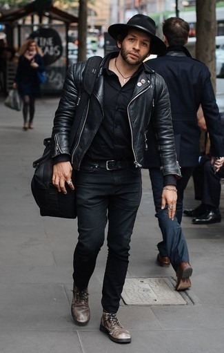 Как носить косуху с повседневными ботинками мужчине