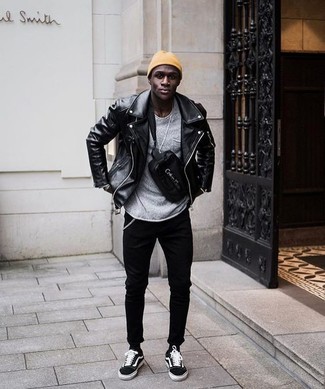 Как носить косуху с свитером с круглым вырезом мужчине