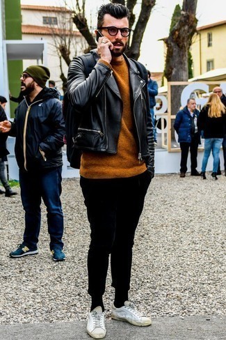 Как носить косуху с свитером с круглым вырезом мужчине