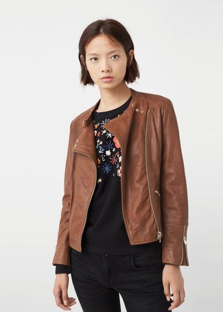 Как носить косуху с джинсами женщине