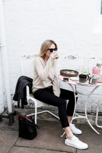 Как носить косуху с низкими кедами женщине