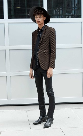 Какие джинсы носить с черно-золотым пиджаком мужчине