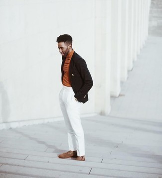 Какие водолазки носить с черно-золотым пиджаком мужчине