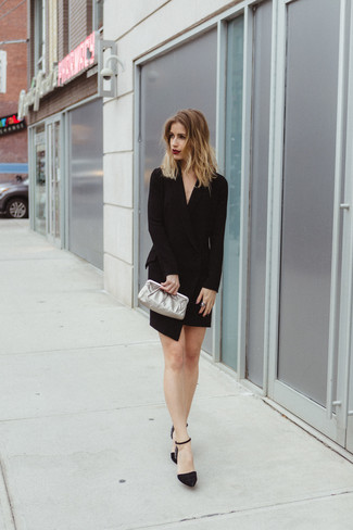 С чем носить черно-золотые туфли с украшением