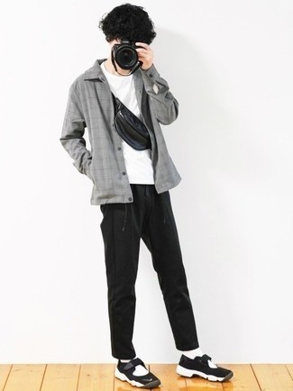 С чем носить черно-золотую поясную сумку мужчине