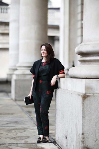 Какие комбинезоны носить с черно-золотыми туфлями