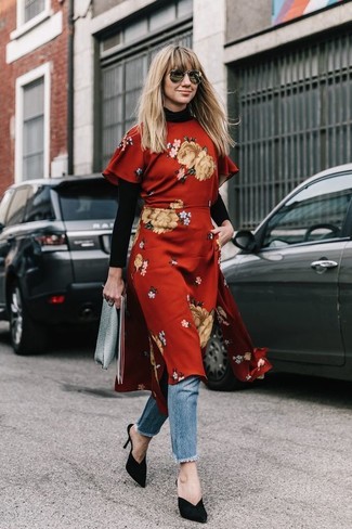 С чем носить черно-золотые замшевые босоножек женщине