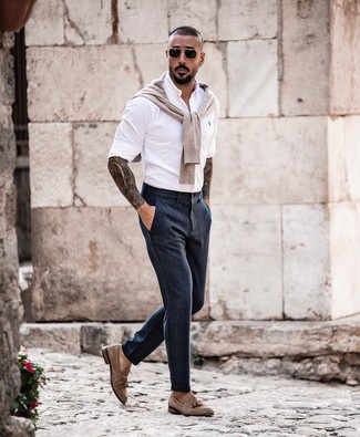 С чем носить черно-золотые солнцезащитные очки мужчине