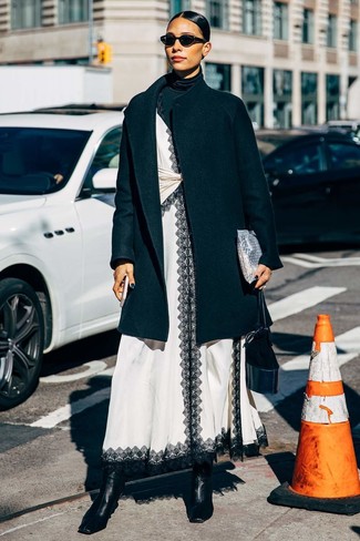 С чем носить черно-серебряные ботильоны