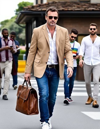 С чем носить черно-серебряный ремень мужчине