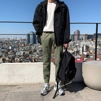 С чем носить черно-серебряный худи мужчине