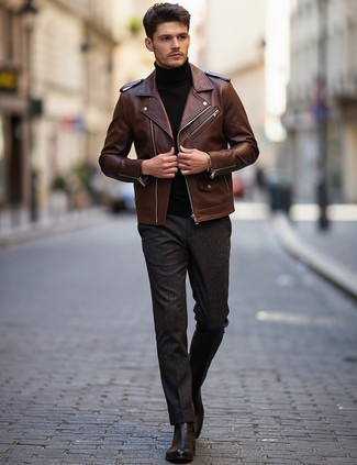 С чем носить черно-серебряные кожаные ботинки челси мужчине