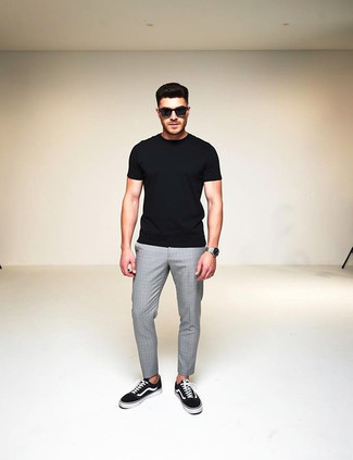 С чем носить черно-серебряные низкие кеды мужчине