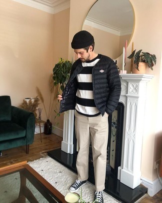 С чем носить черно-бежевые высокие кеды мужчине