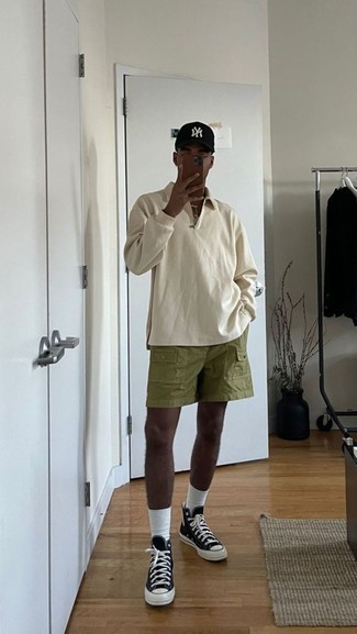 С чем носить черно-бежевые высокие кеды мужчине