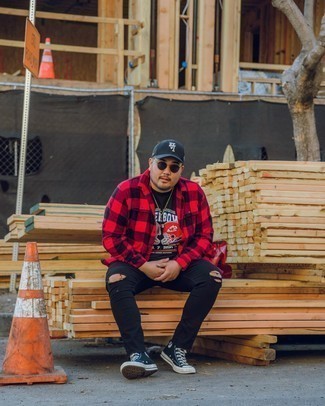 С чем носить черно-бежевые высокие кеды мужчине