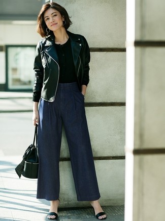 С чем носить черно-бежевые кожаные босоножек женщине