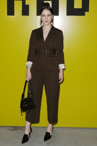 С чем носить черно-бежевые кожаные босоножек женщине